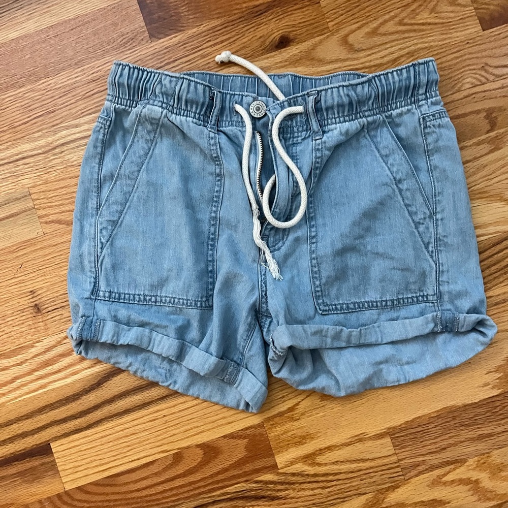American eagle soft denim shorts.